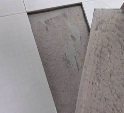 山亭瓷砖空鼓维修公司分享瓷砖铺贴时如果打浆（即涂抹在瓷砖背面和基层上的砂浆或瓷砖胶）过少，会带来以下问题